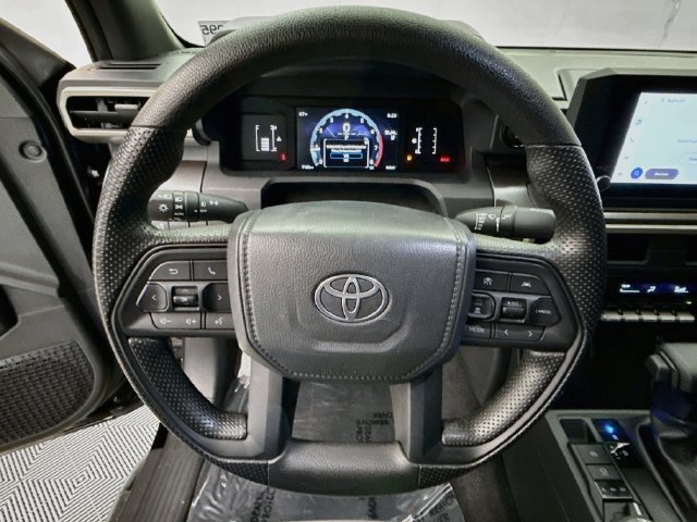 Used 2025 Toyota Tacoma SR5 AWD/4WD image 11