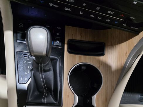 Used 2022 Lexus RX 450hL AWD w/ Premium Package image 42