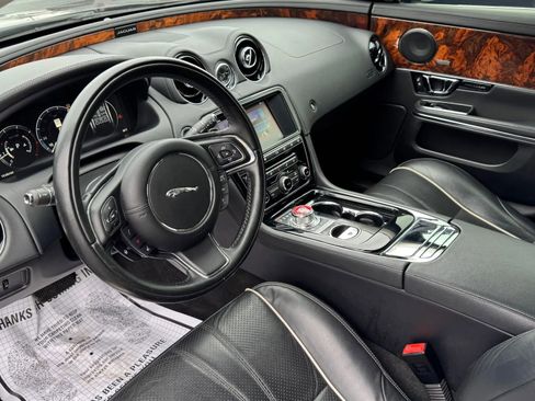 Used 2016 Jaguar XJ R-Sport image 18