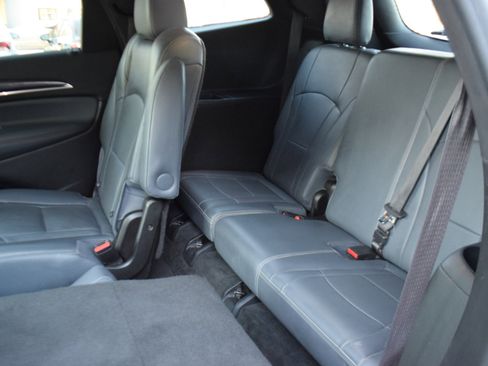 Used 2022 Buick Enclave Premium image 38