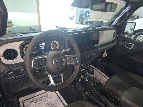 New 2026 Jeep Wrangler Unlimited Sahara AWD/4WD image 10