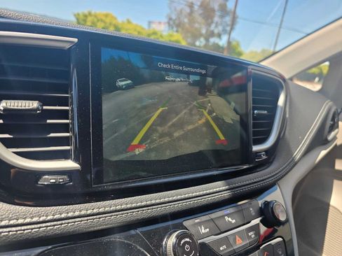 Used 2023 Chrysler Pacifica Touring-L FWD image 28