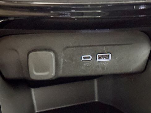 Used 2025 Chevrolet Trax LT w/ LT Convenience Package image 25