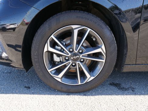 Used 2024 Kia Forte LXS image 13