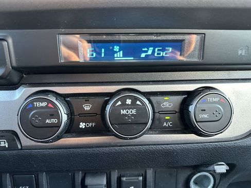 Used 2023 Toyota Tacoma TRD Sport image 19