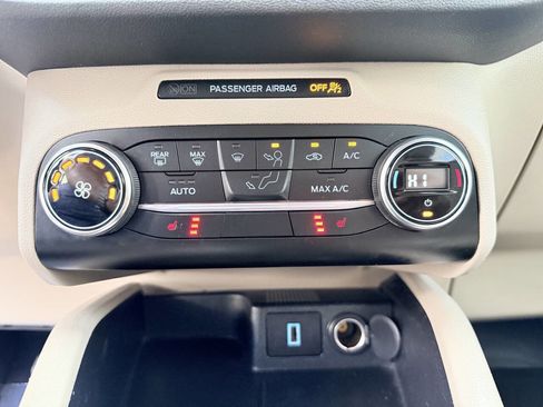 Used 2020 Ford Escape SE image 13