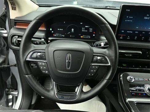 Certified 2023 Lincoln Nautilus Reserve w/ Equipment Group 202A image 15