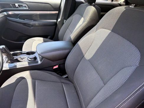 Used 2018 Ford Explorer XLT w/ Equipment Group 201A AWD/4WD image 12
