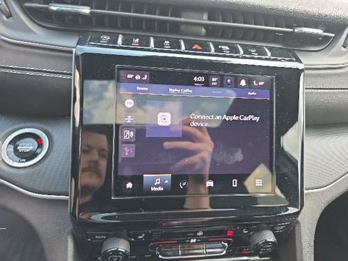 Used 2024 Jeep Grand Cherokee L Altitude AWD/4WD image 17