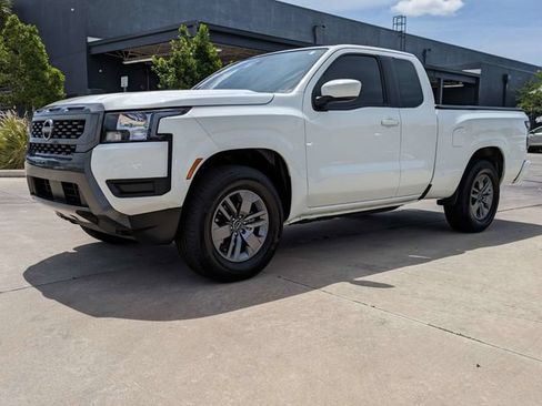 Used 2025 Nissan Frontier SV RWD image 10