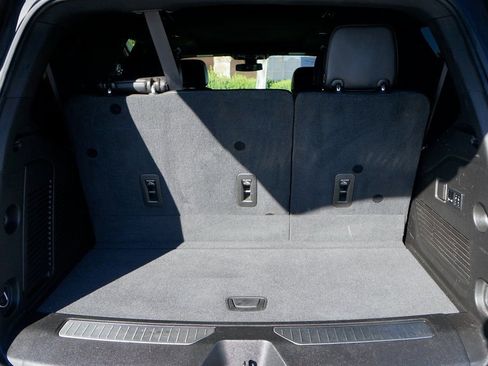 Used 2021 Chevrolet Tahoe Z71 w/ Z71 Signature Package image 9