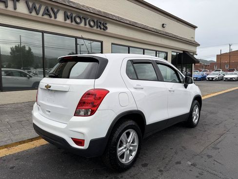 Used 2018 Chevrolet Trax LS AWD/4WD image 3