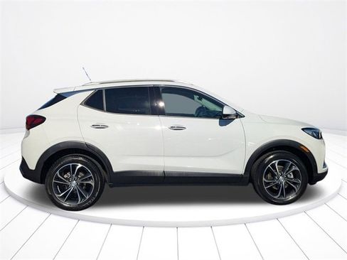 Used 2022 Buick Encore GX Essence w/ Advanced Technology Package image 2