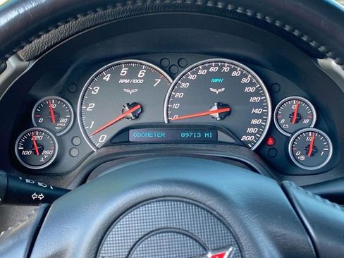 Used 2005 Chevrolet Corvette Coupe w/ Preferred Equipment Group RWD image 25