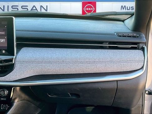 Used 2023 Jeep Compass Sport image 22