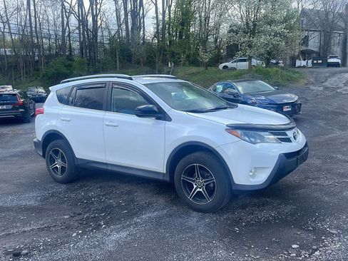 Used 2014 Toyota RAV4 LE image 9