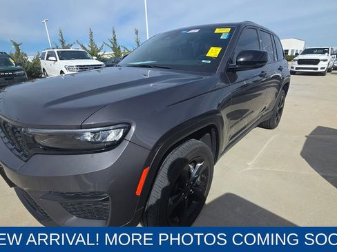 Used 2023 Jeep Grand Cherokee Altitude image 1