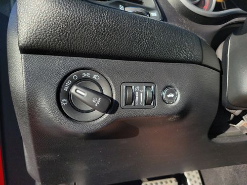 Used 2015 Dodge Challenger SXT Plus image 17