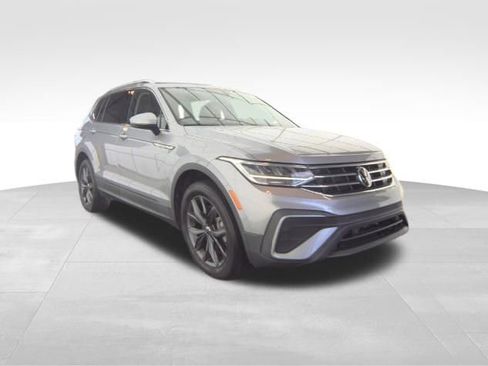 Used 2022 Volkswagen Tiguan SE image 3