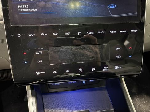 Used 2023 Hyundai Tucson Limited image 15