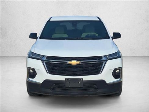 Used 2023 Chevrolet Traverse LS image 2