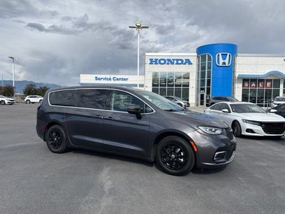 Used 2023 Chrysler Pacifica Touring-L