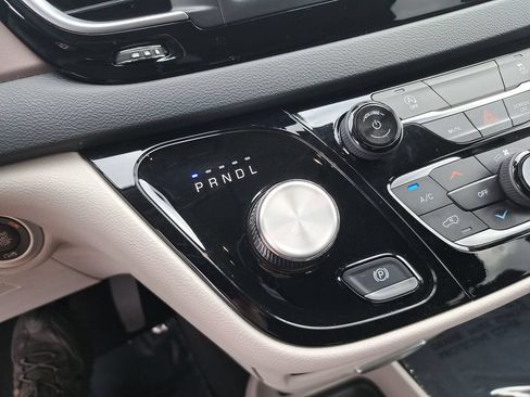Certified 2023 Chrysler Voyager LX FWD image 27