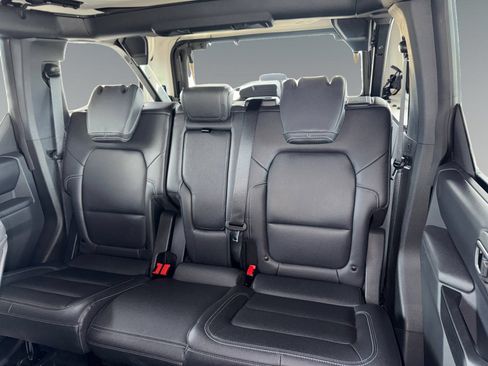 Used 2025 Ford Bronco Badlands AWD/4WD image 18
