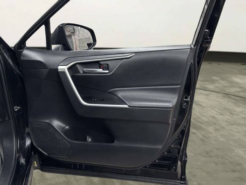 Used 2021 Toyota RAV4 XLE FWD image 20