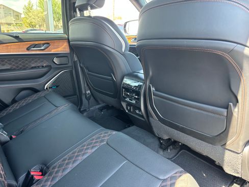 Used 2023 Jeep Grand Cherokee Summit AWD/4WD image 11