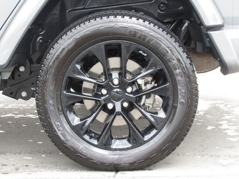 Used 2022 Jeep Wrangler Unlimited Sahara AWD/4WD image 34