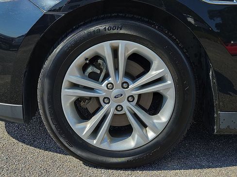 Used 2018 Ford Taurus SE FWD image 36