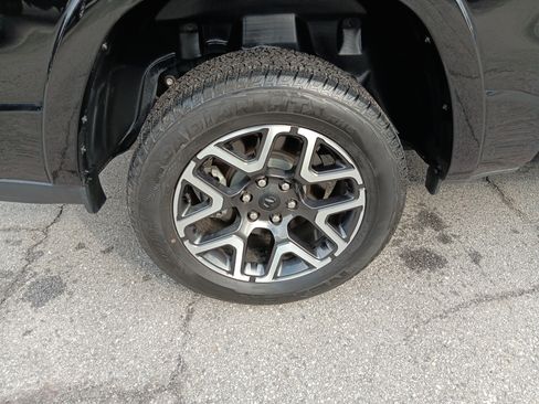 Used 2025 RAM 1500 Laramie image 9