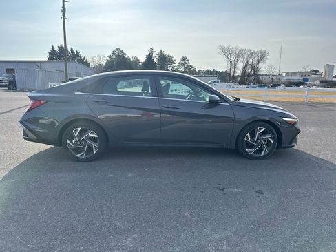 Used 2025 Hyundai Elantra SEL image 6
