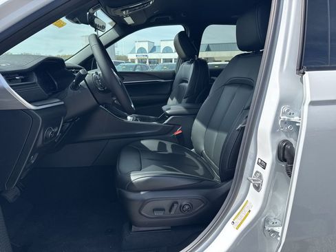 New 2026 Jeep Grand Cherokee Limited AWD/4WD image 9