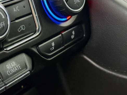 Used 2021 Chevrolet Suburban RST w/ Luxury Package image 23