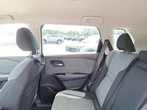 Used 2022 Nissan Rogue SV FWD image 14