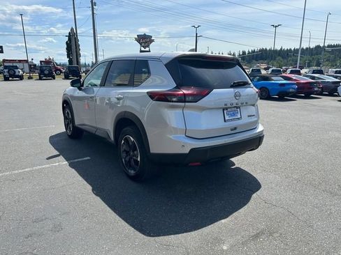 Used 2024 Nissan Rogue SV AWD/4WD image 4