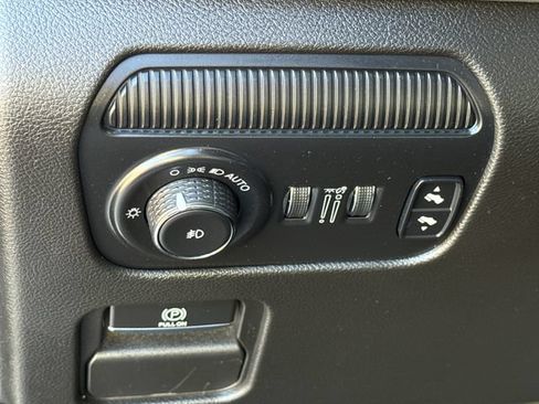Used 2023 Jeep Wagoneer L Series II w/ Premium Group I AWD/4WD image 24
