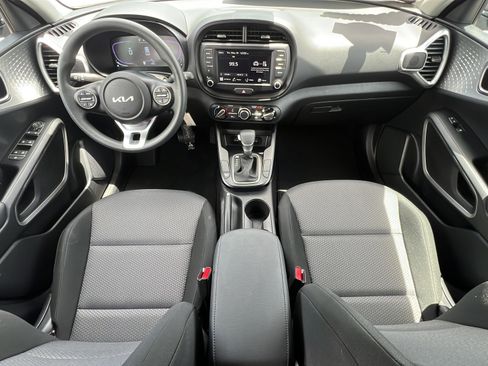 Certified 2025 Kia Soul LX w/ LX Technology Package FWD image 14