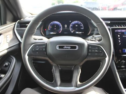 Used 2024 Jeep Grand Cherokee L Limited AWD/4WD image 16