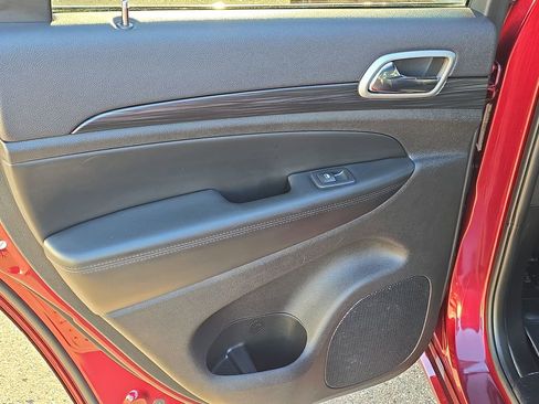 Used 2020 Jeep Grand Cherokee Altitude image 25