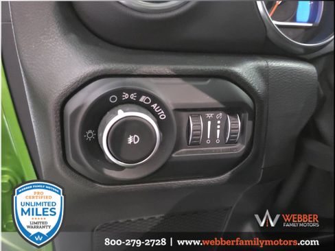 Used 2018 Jeep Wrangler Unlimited Sahara w/ LED Lighting Group AWD/4WD image 18