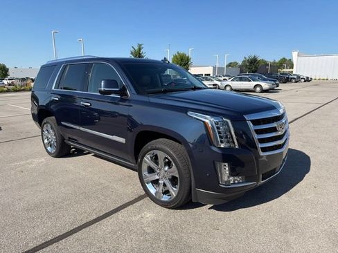 Used 2020 Cadillac Escalade Premium Luxury AWD/4WD image 6
