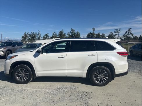 Used 2017 Toyota Highlander XLE image 6