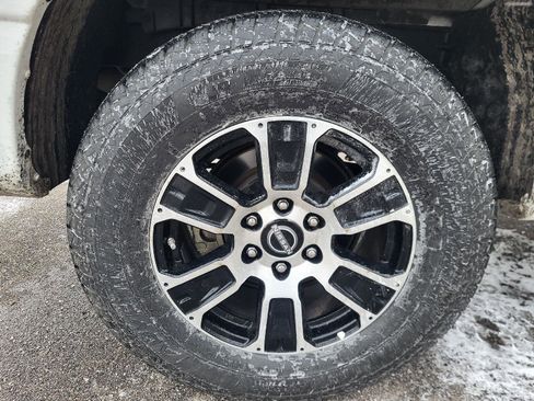 Used 2023 Nissan Titan SV image 13