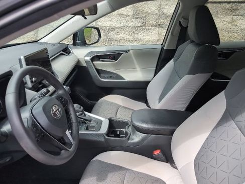 Used 2023 Toyota RAV4 XLE w/ Convenience Package AWD/4WD image 14