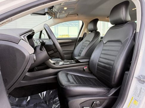 Used 2018 Ford Fusion SE w/ Equipment Group 602A FWD image 16