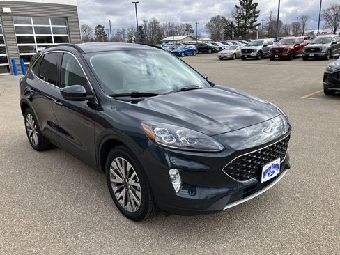 Used 2022 Ford Escape Titanium w/ Class II Trailer Tow Package AWD/4WD image 4