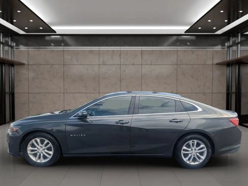 Used 2017 Chevrolet Malibu LT FWD image 3